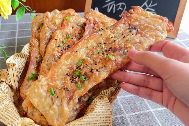 夹肉的“油条”,简单香脆早餐吃过瘾(图2) 夹肉的“油条”,简单香脆早餐吃过瘾(图2)